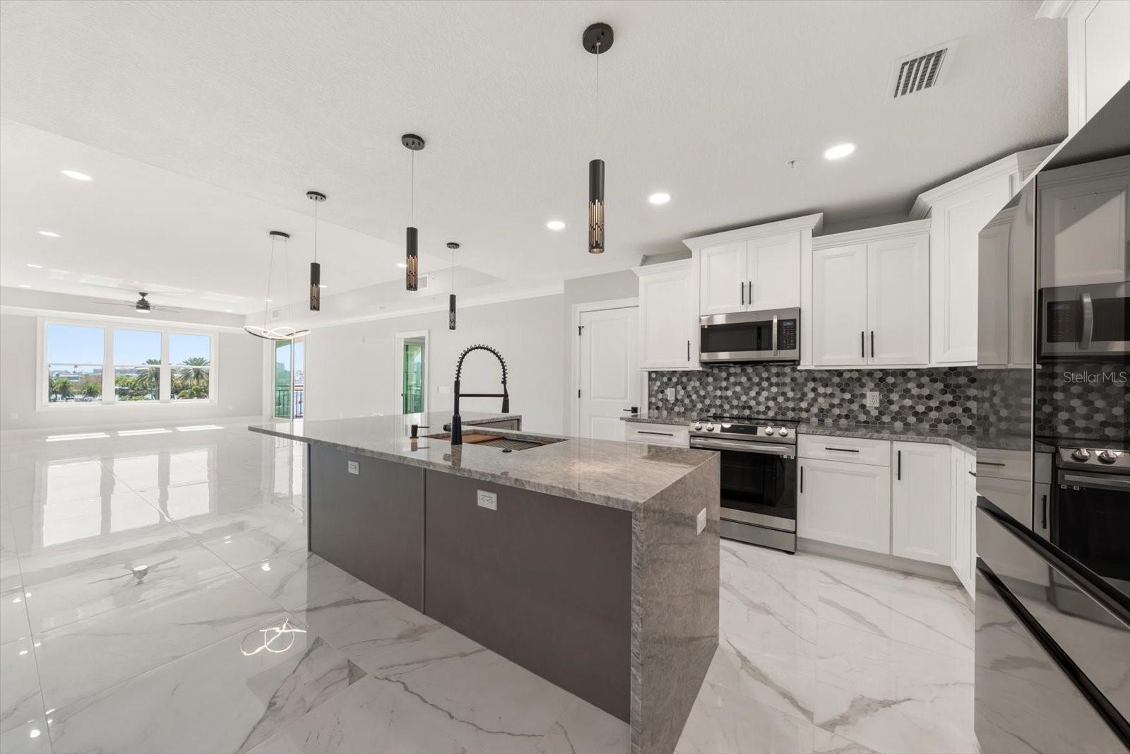 211 DOLPHIN PT #303, CLEARWATER, FL, 33767
