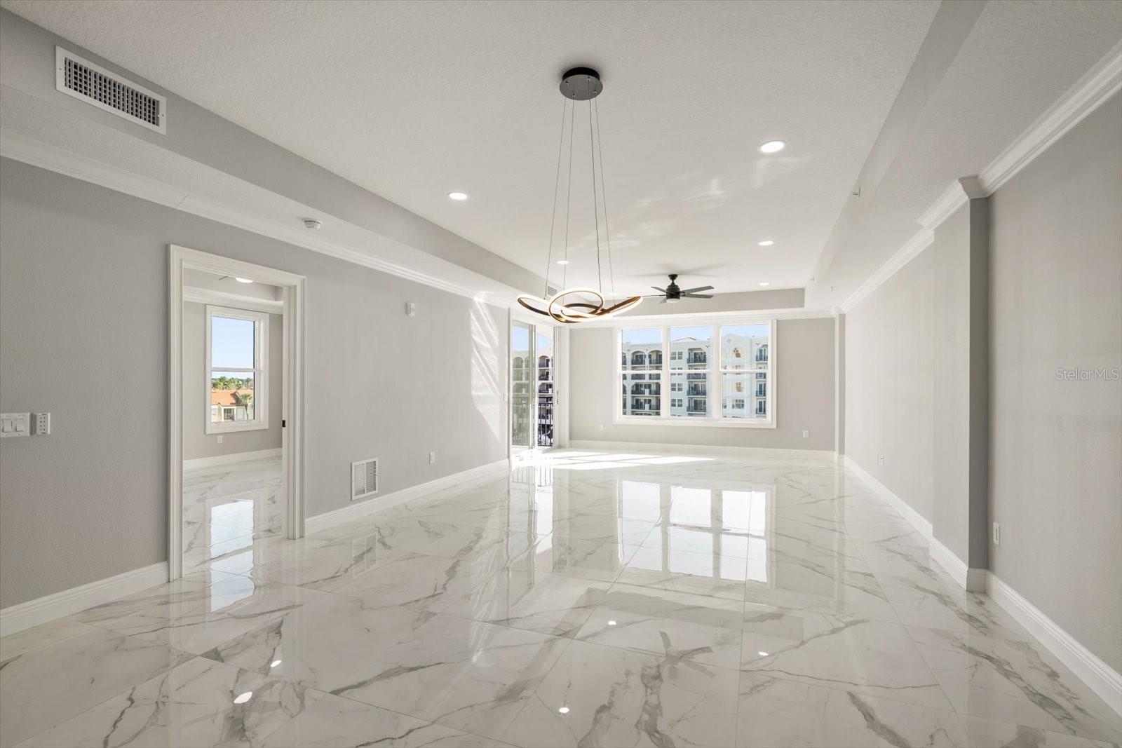 211 DOLPHIN PT #401, CLEARWATER BEACH, FL, 33767