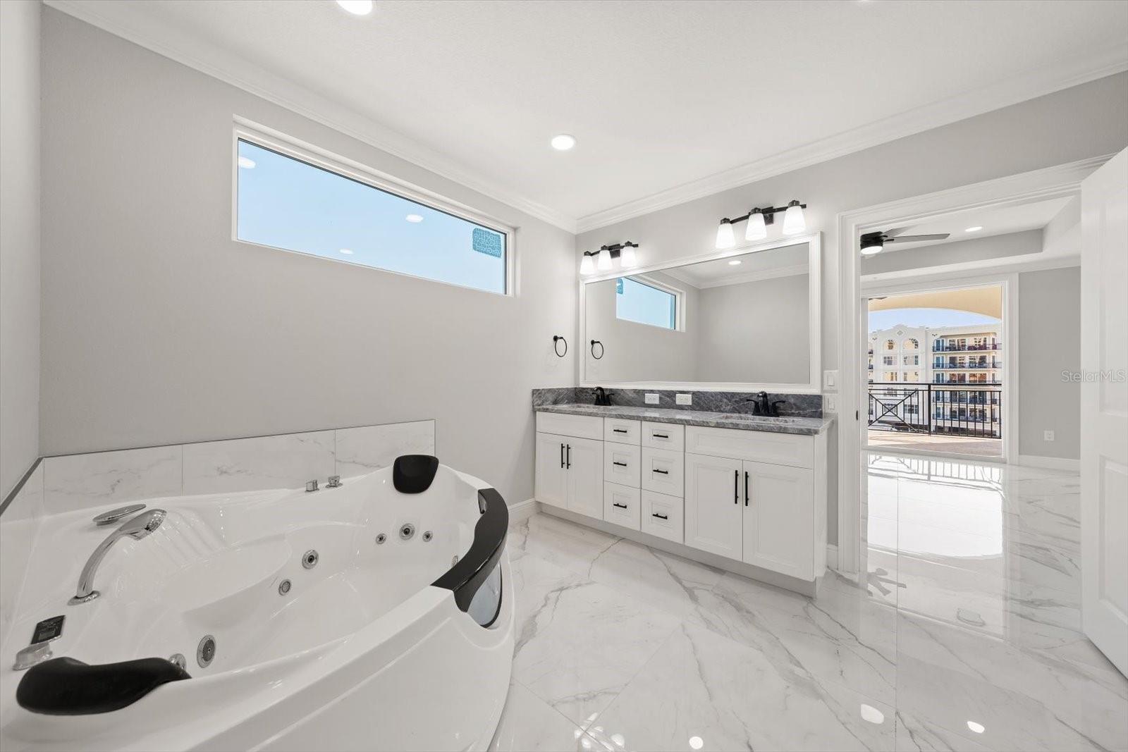 211 DOLPHIN PT #401, CLEARWATER BEACH, FL, 33767