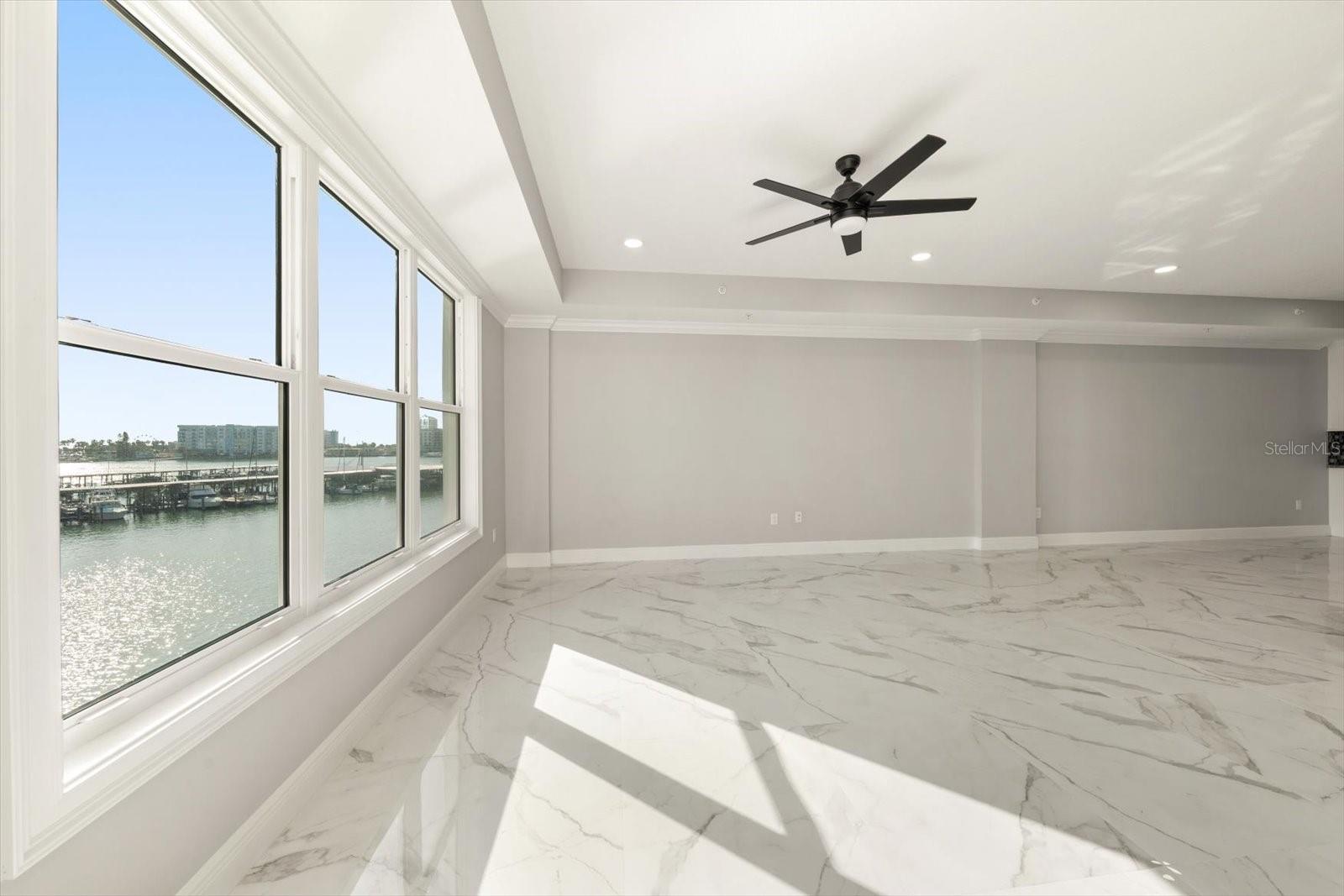 211 DOLPHIN PT #401, CLEARWATER BEACH, FL, 33767