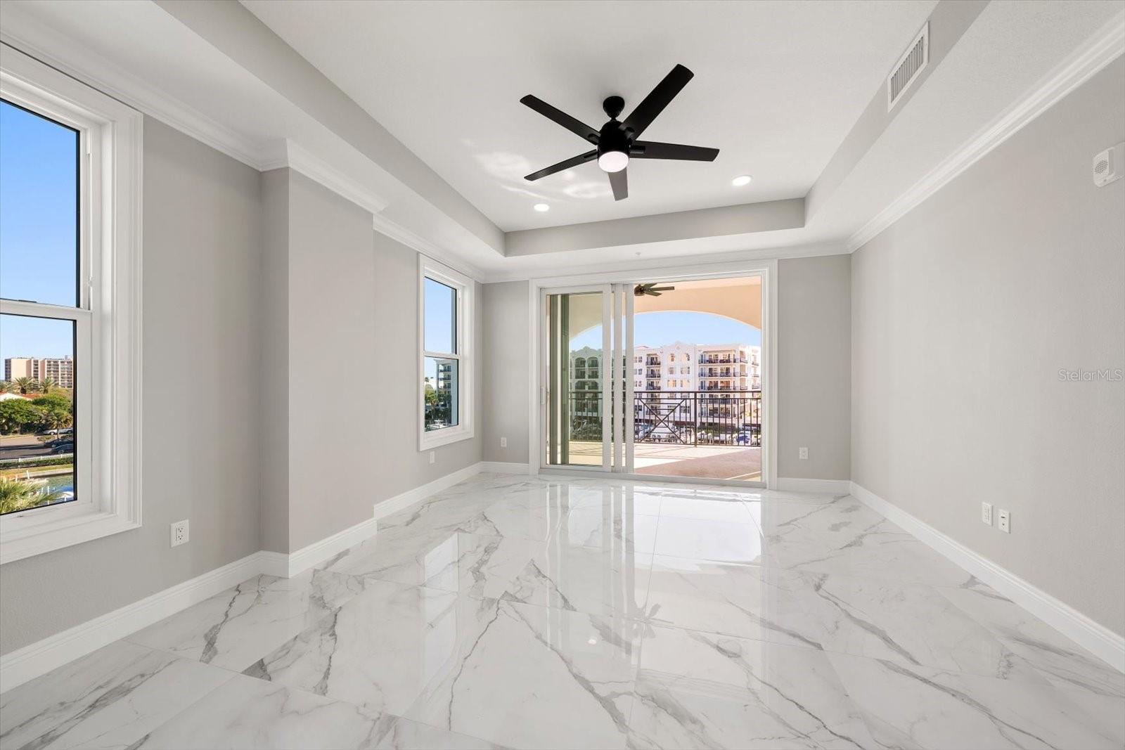 211 DOLPHIN PT #401, CLEARWATER BEACH, FL, 33767
