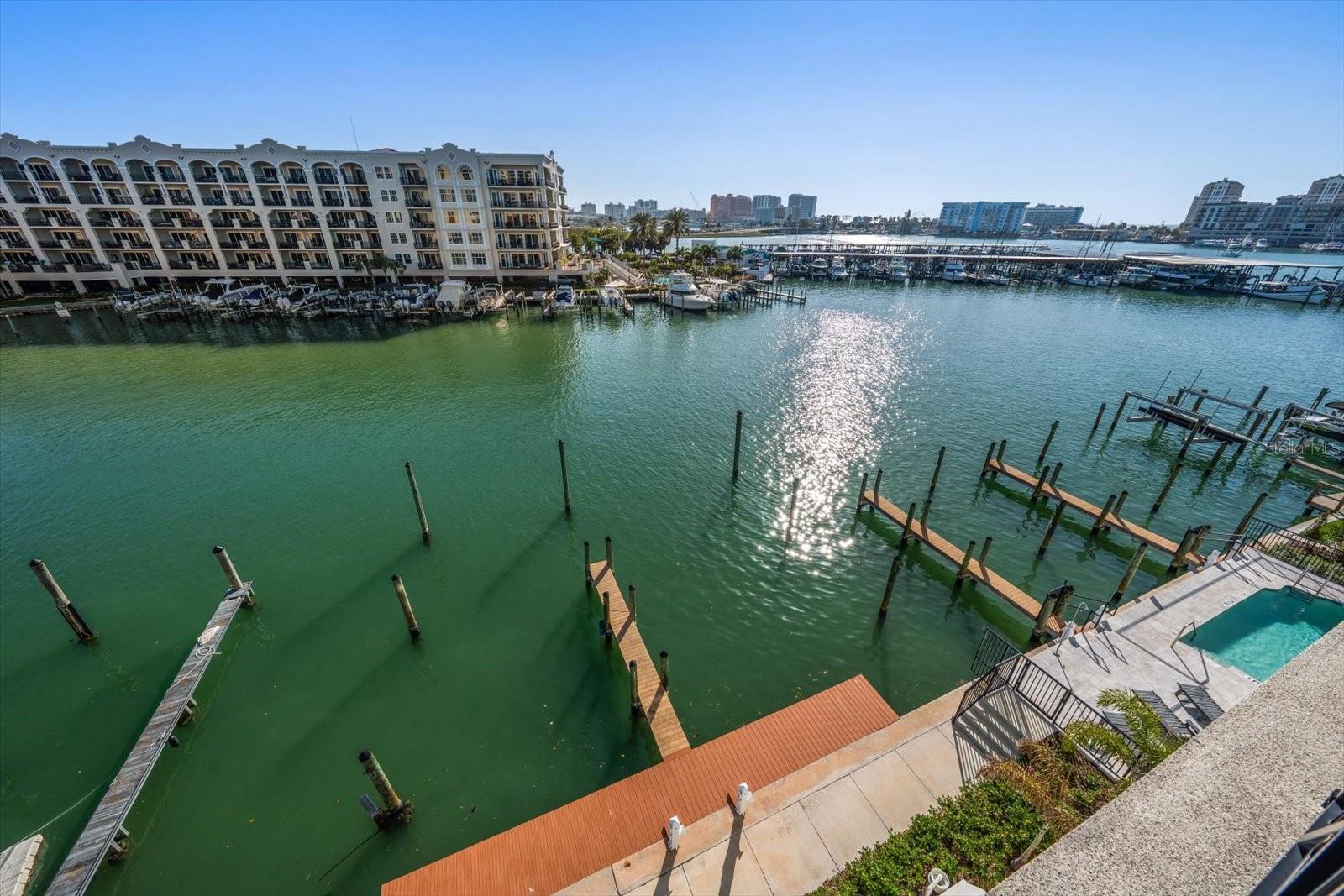 211 DOLPHIN PT #401, CLEARWATER BEACH, FL, 33767