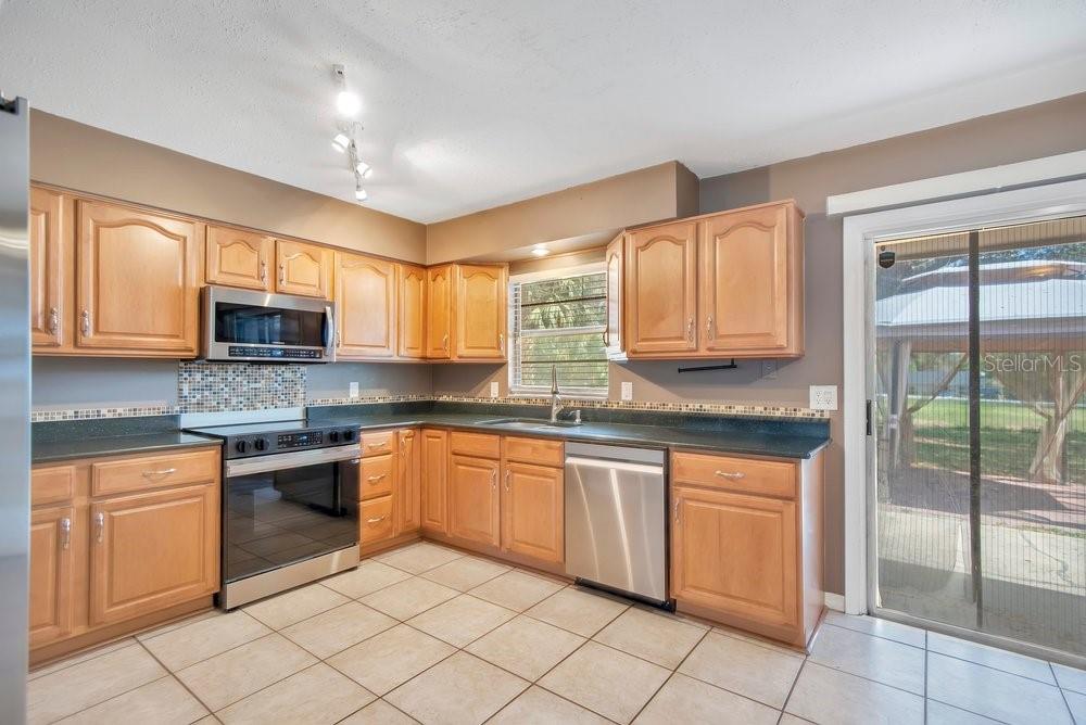 1813 OAKEY AVE, DELAND, FL, 32720