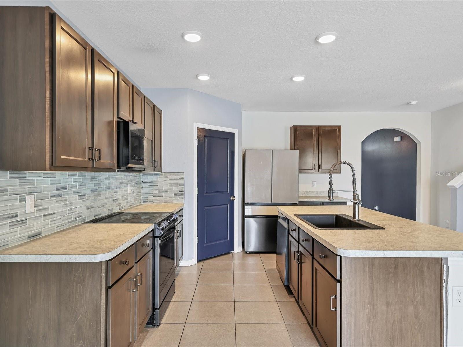 10003 GEESE TRAIL CIR, SUN CITY CENTER, FL, 33573