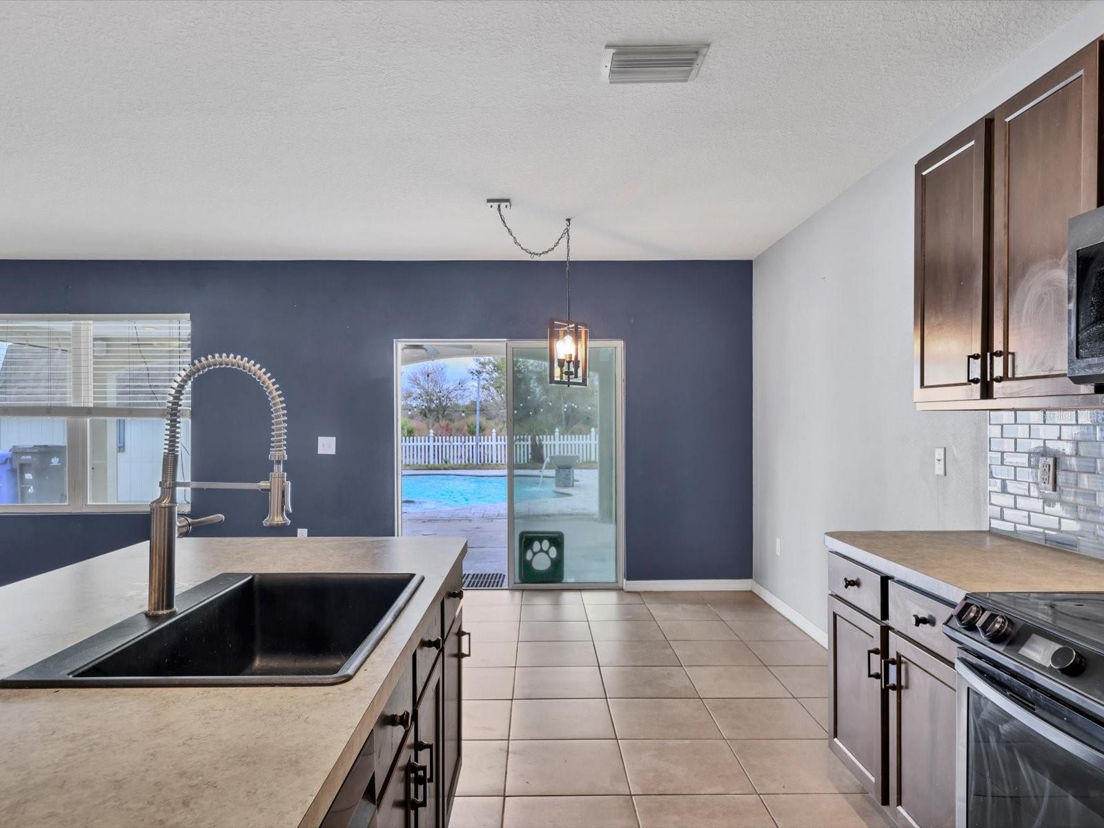 10003 GEESE TRAIL CIR, SUN CITY CENTER, FL, 33573