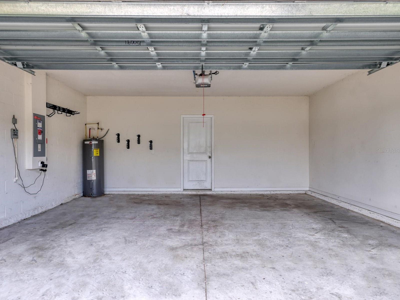 10003 GEESE TRAIL CIR, SUN CITY CENTER, FL, 33573