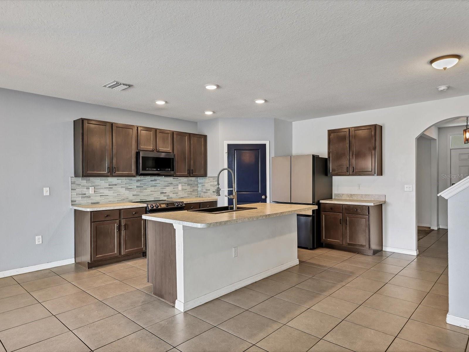 10003 GEESE TRAIL CIR, SUN CITY CENTER, FL, 33573