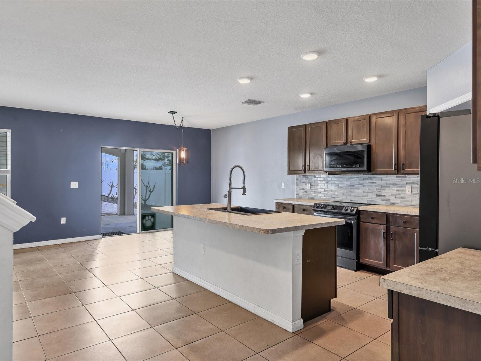 10003 GEESE TRAIL CIR, SUN CITY CENTER, FL, 33573