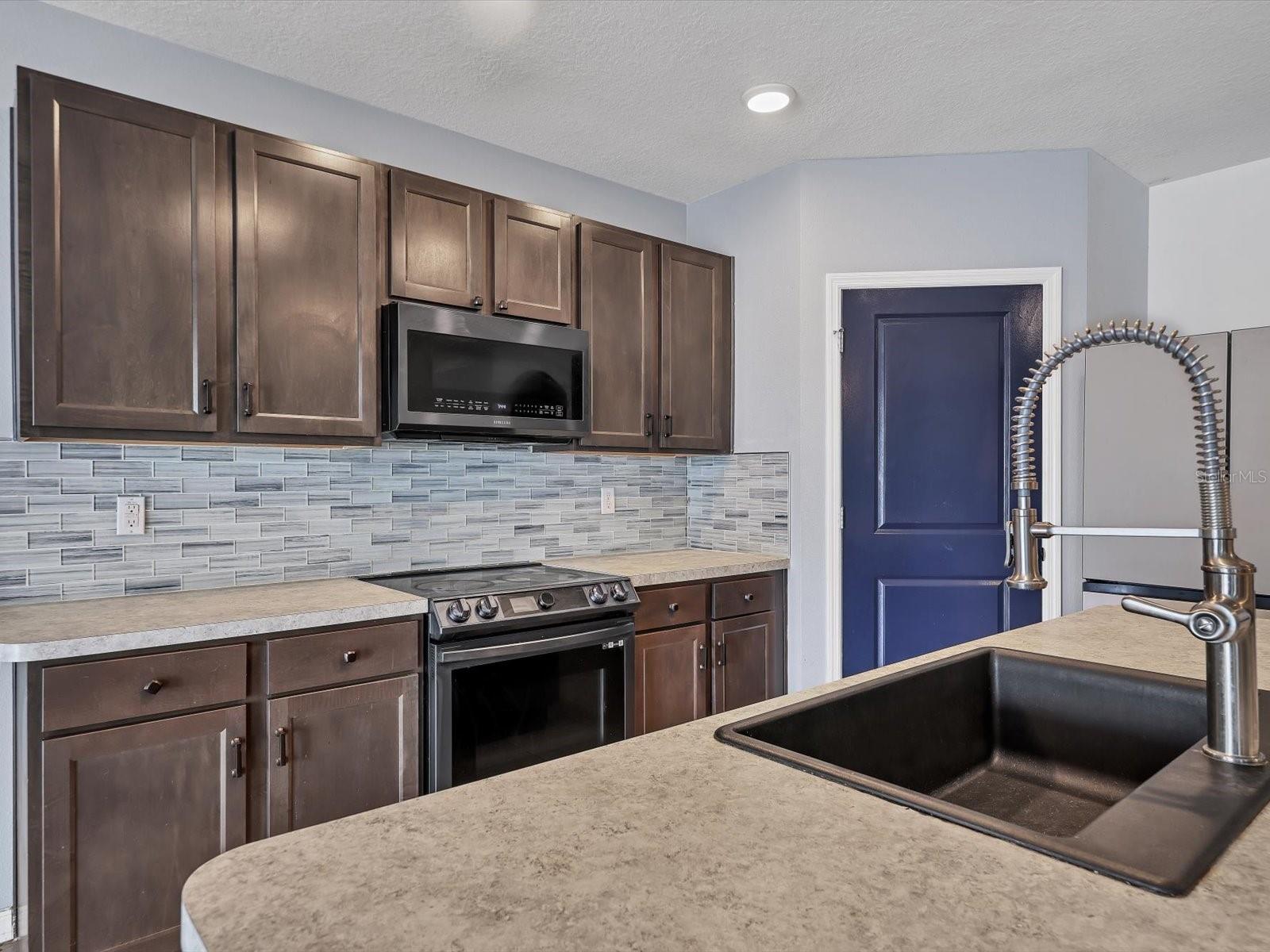 10003 GEESE TRAIL CIR, SUN CITY CENTER, FL, 33573