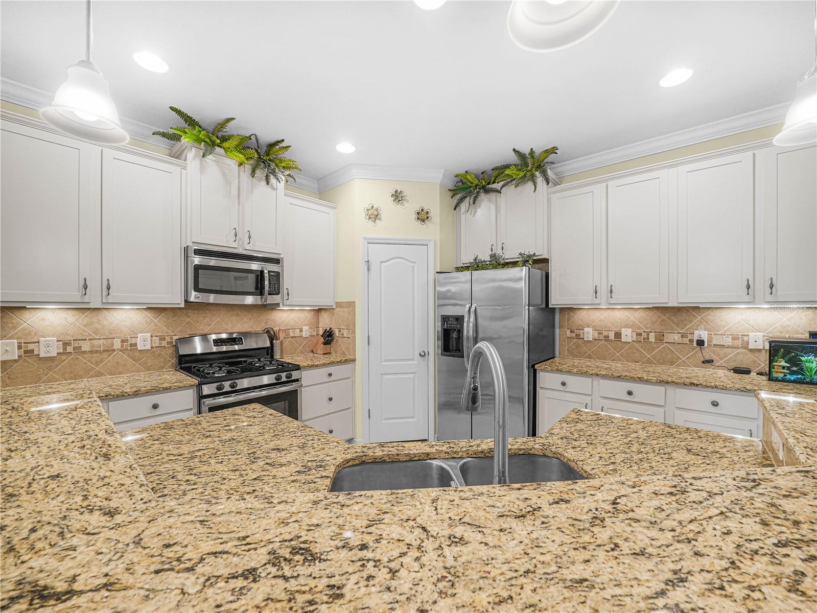 7417 SURREY PINES DR, APOLLO BEACH, FL, 33572