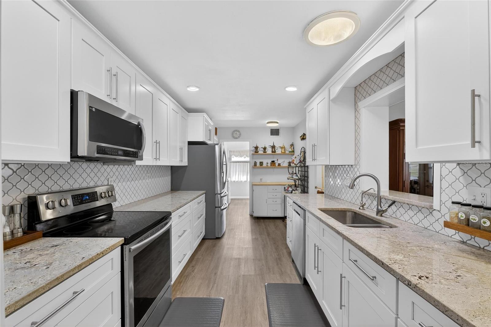 1302 DESERT HILLS DR, SUN CITY CENTER, FL, 33573