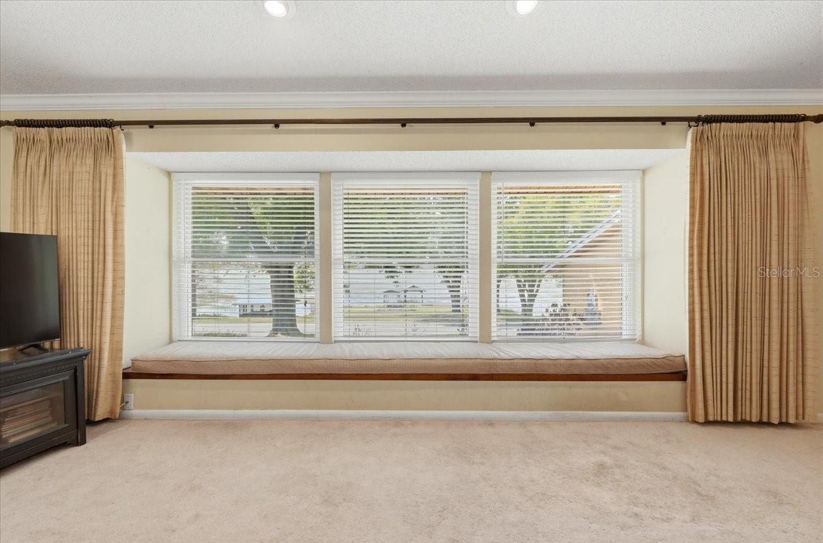 1202 LAKE ARIANA BLVD, AUBURNDALE, FL, 33823