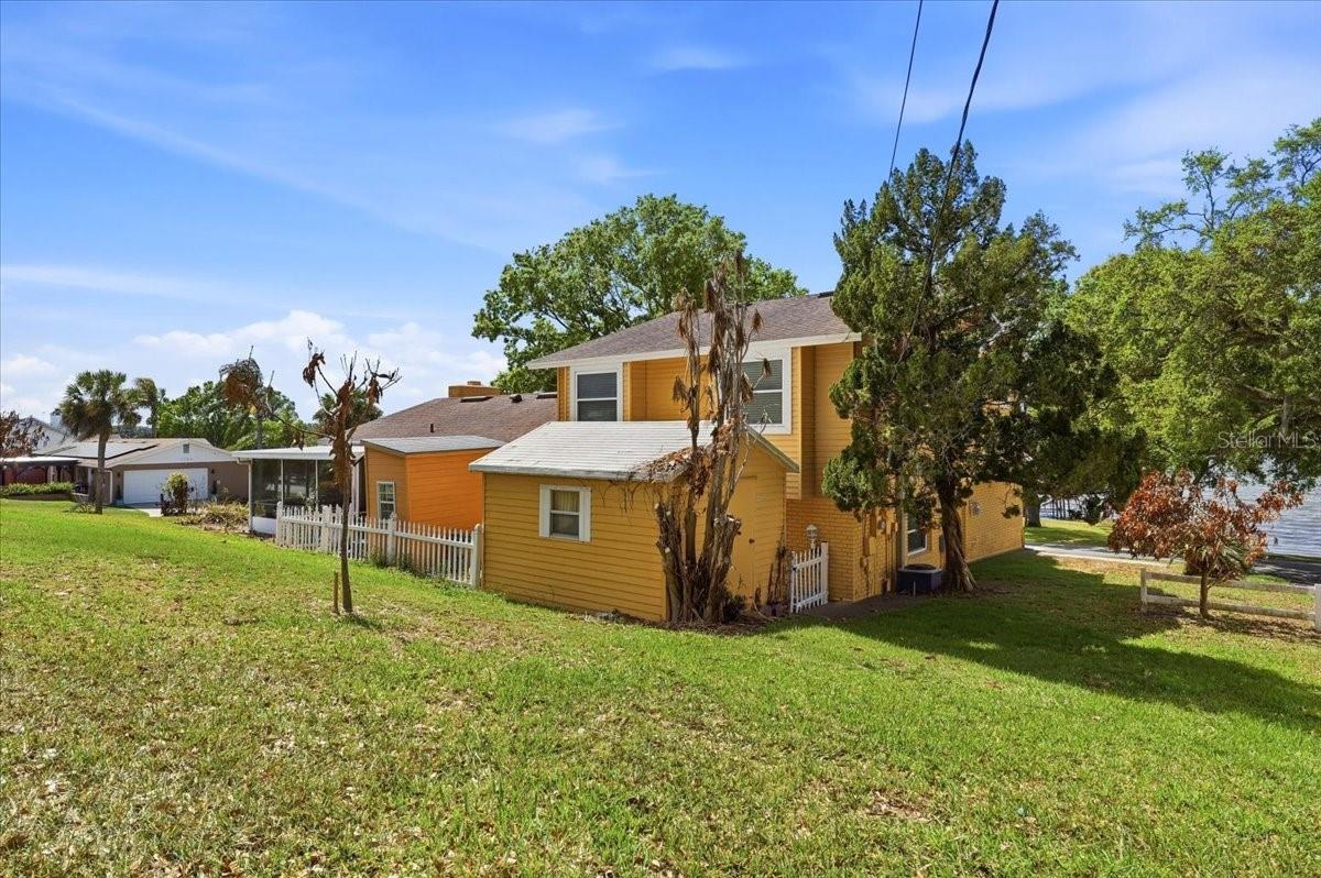 1202 LAKE ARIANA BLVD, AUBURNDALE, FL, 33823