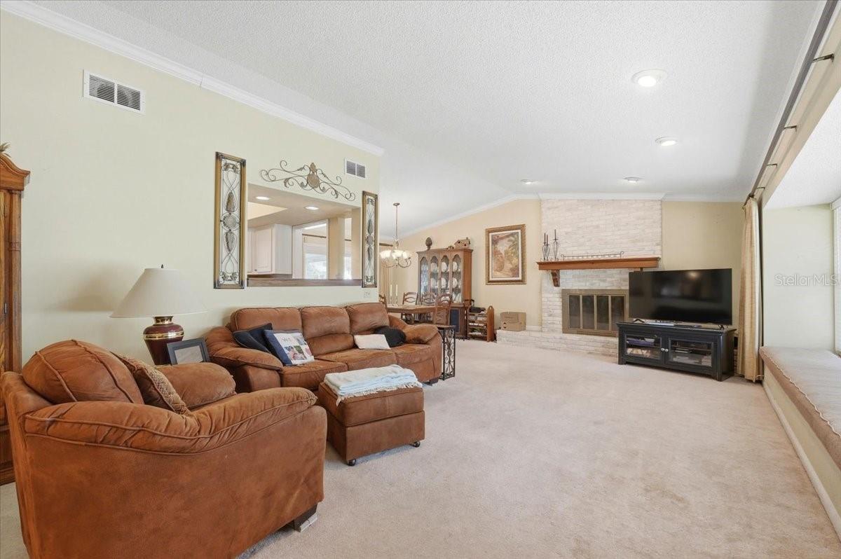 1202 LAKE ARIANA BLVD, AUBURNDALE, FL, 33823