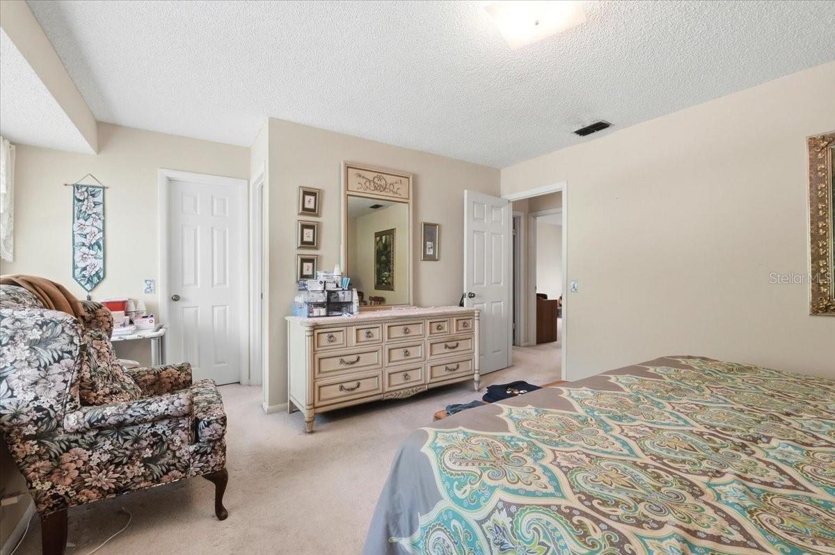 1202 LAKE ARIANA BLVD, AUBURNDALE, FL, 33823