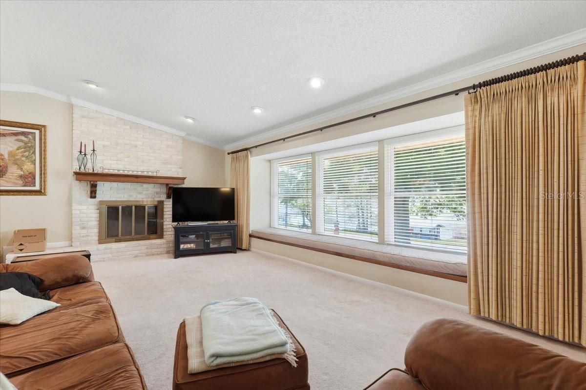 1202 LAKE ARIANA BLVD, AUBURNDALE, FL, 33823