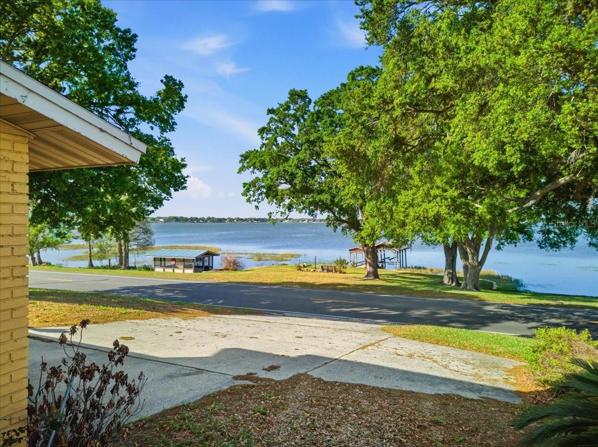 1202 LAKE ARIANA BLVD, AUBURNDALE, FL, 33823