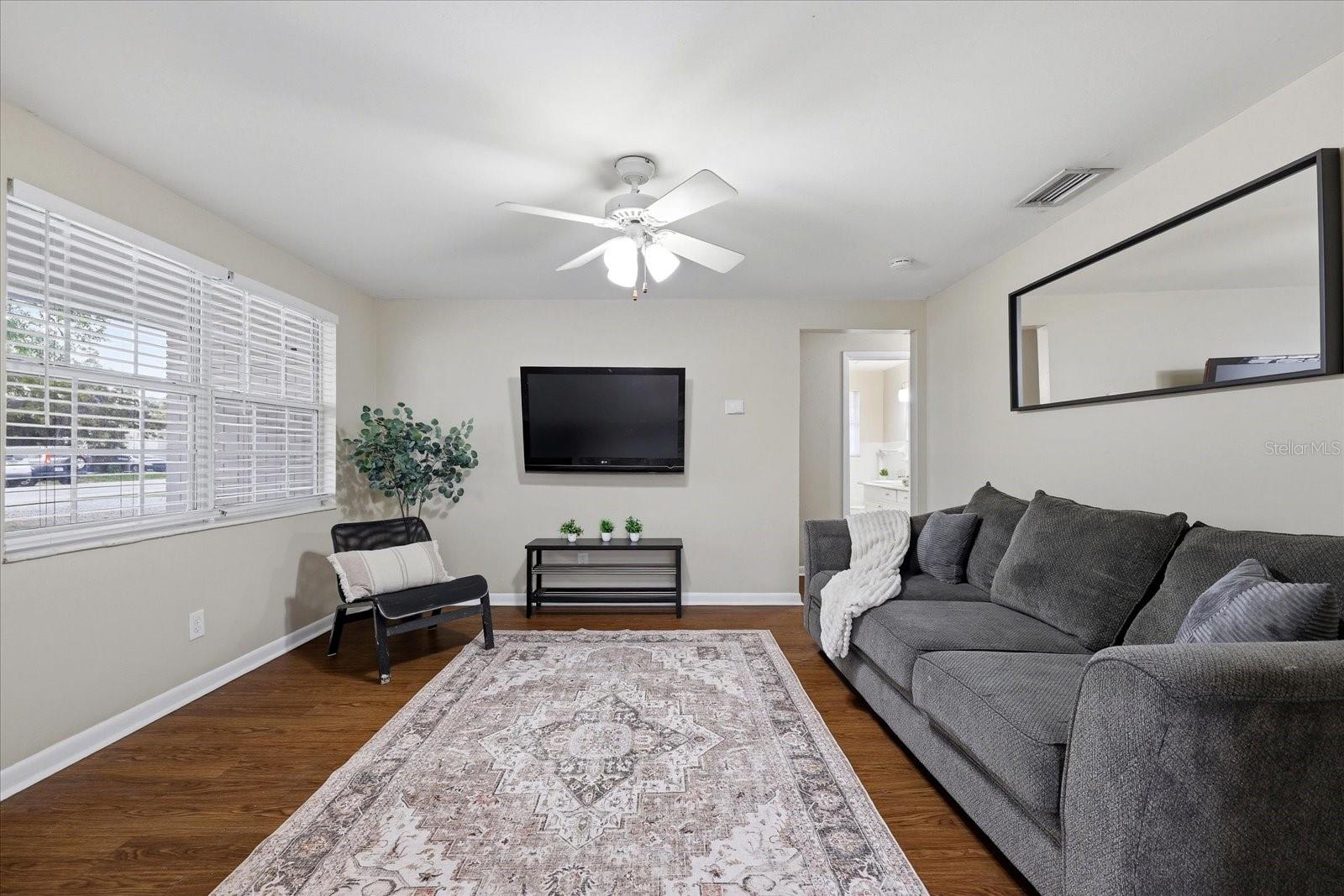 3915 W STATE ST, TAMPA, FL, 33609