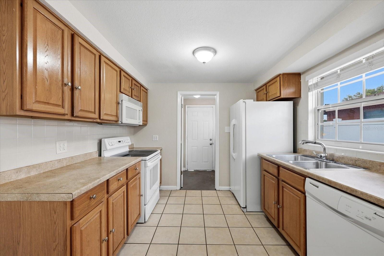 3915 W STATE ST, TAMPA, FL, 33609