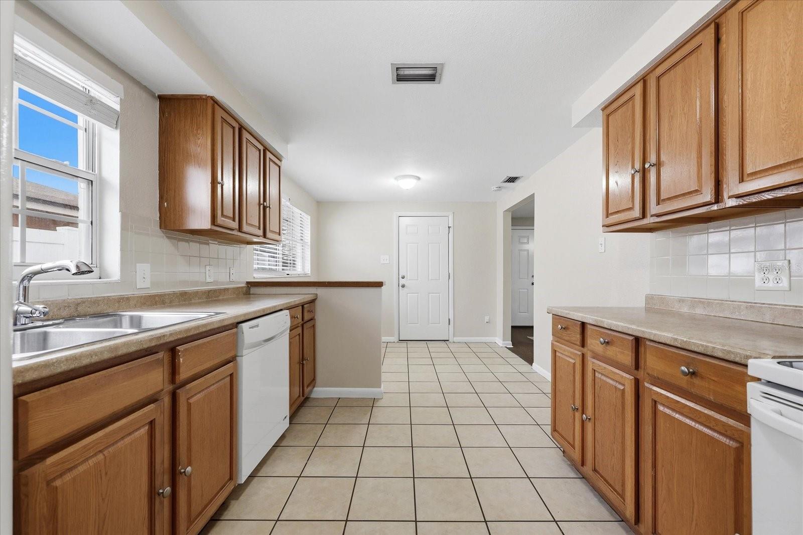 3915 W STATE ST, TAMPA, FL, 33609