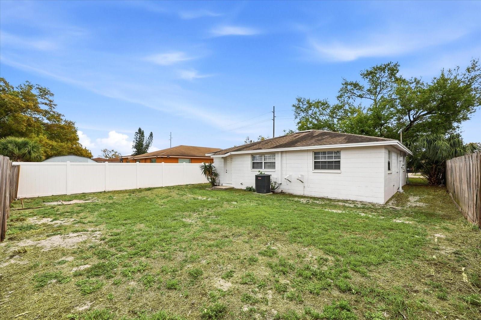 3915 W STATE ST, TAMPA, FL, 33609