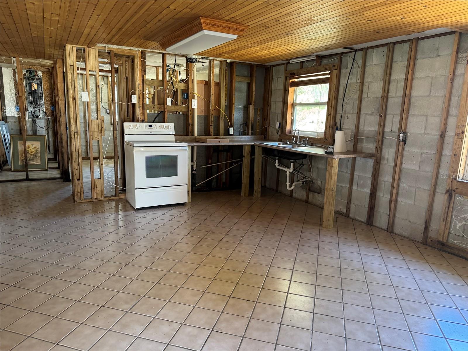 2221 S WATERMAN DR, CRYSTAL RIVER, FL, 34429