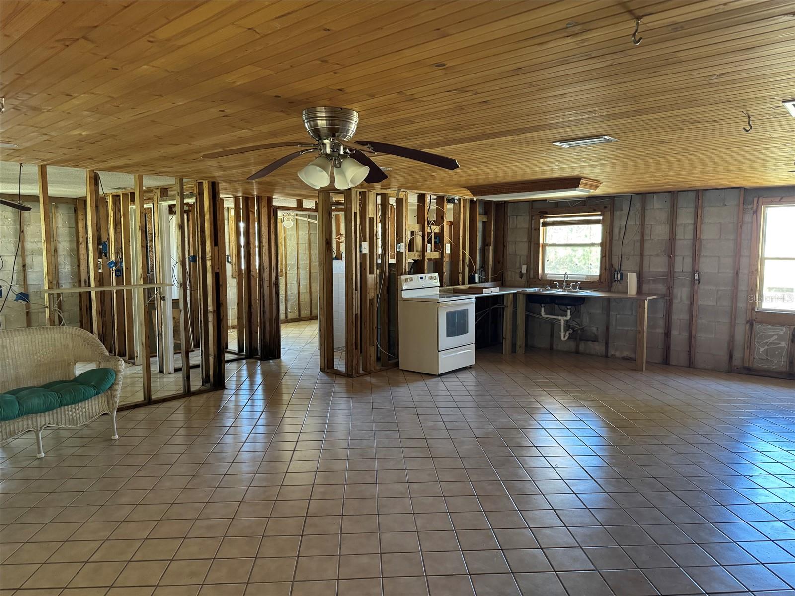 2221 S WATERMAN DR, CRYSTAL RIVER, FL, 34429