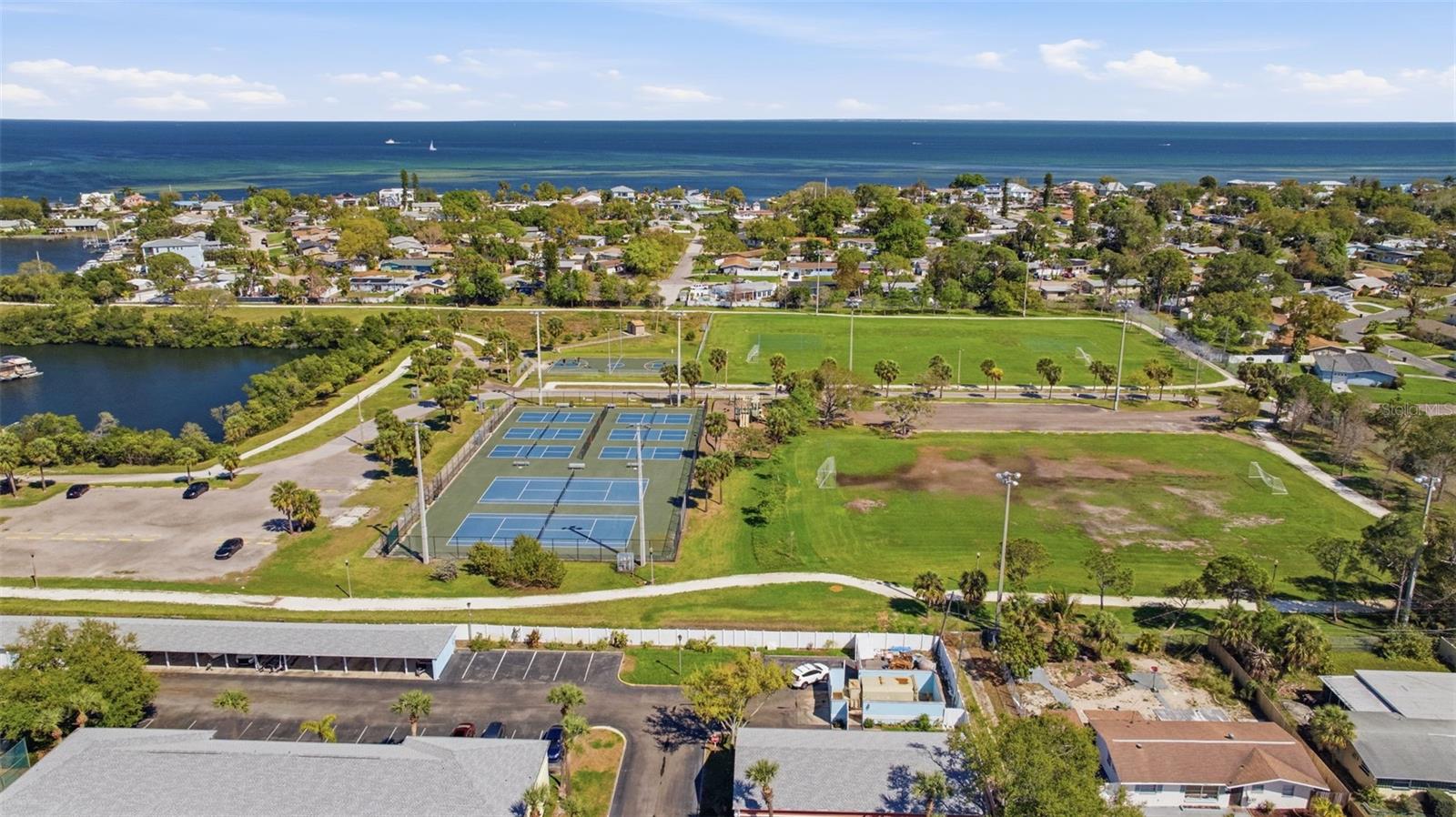 192 COQUINA BAY DR, ST PETERSBURG, FL, 33705