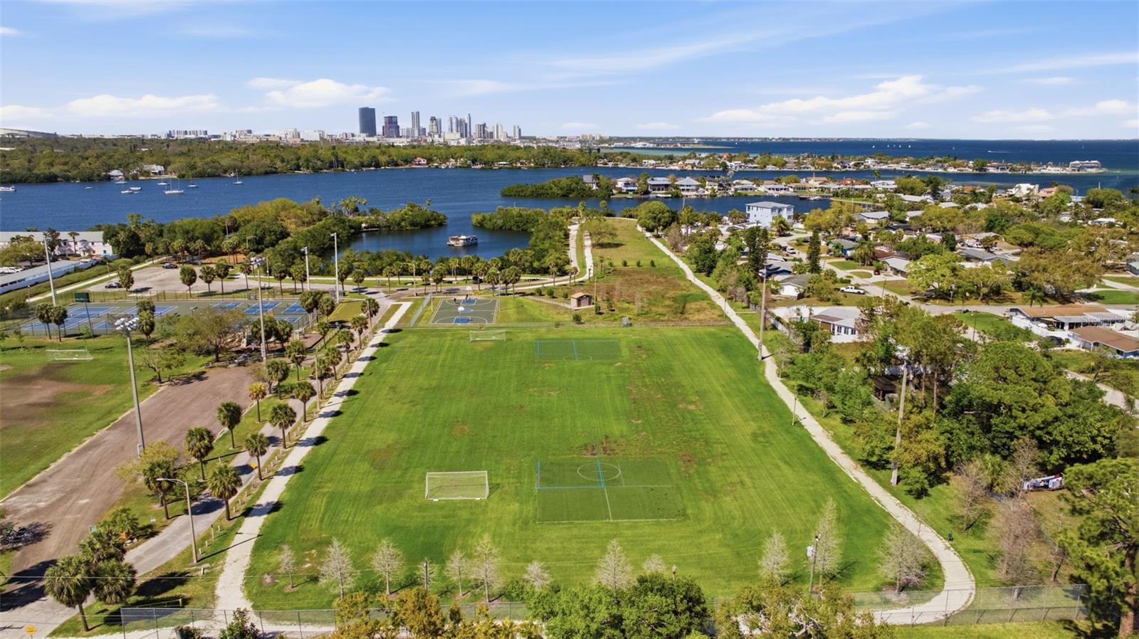 192 COQUINA BAY DR, ST PETERSBURG, FL, 33705