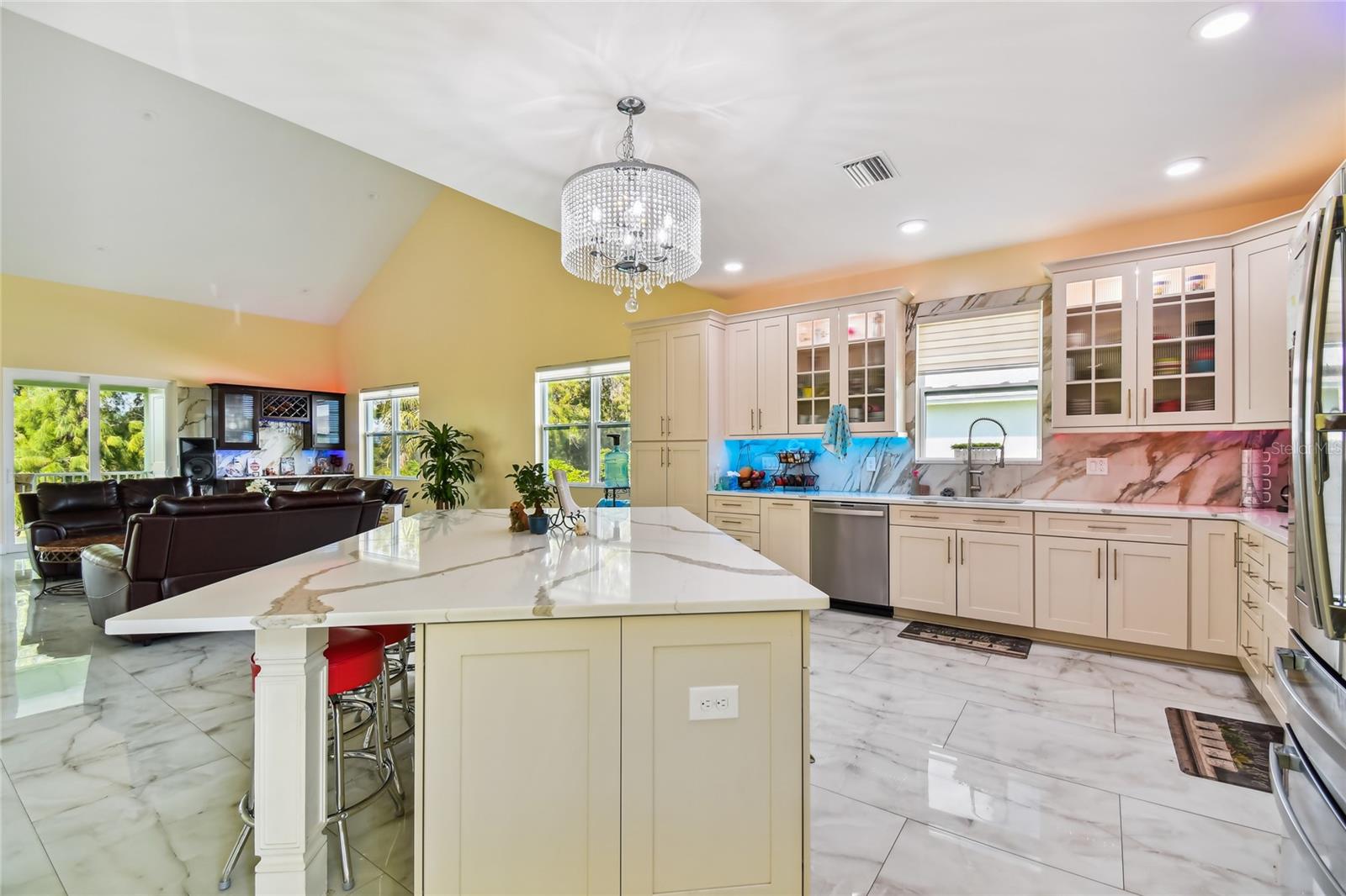 711 EAGLE LN, APOLLO BEACH, FL, 33572