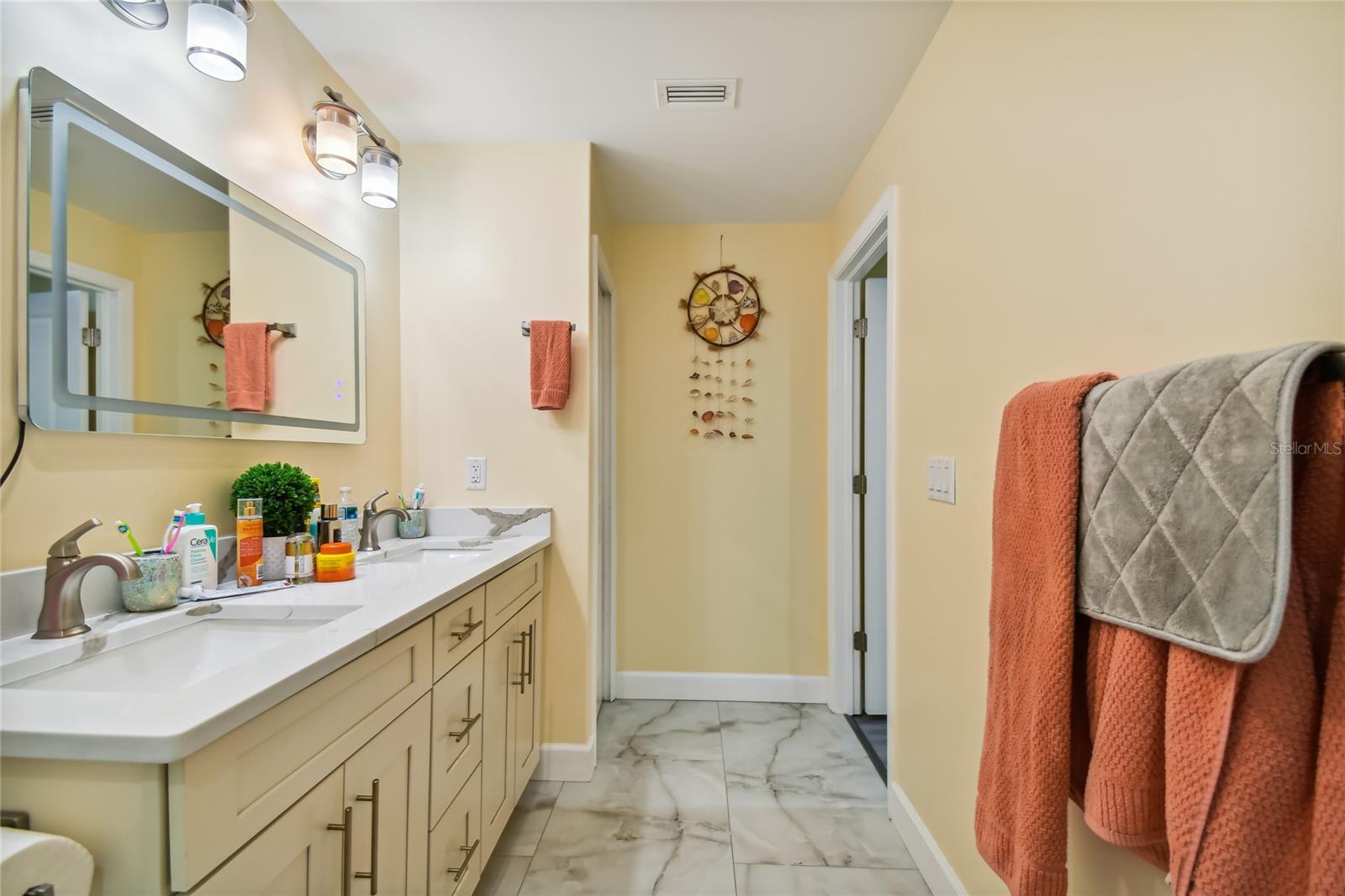 711 EAGLE LN, APOLLO BEACH, FL, 33572