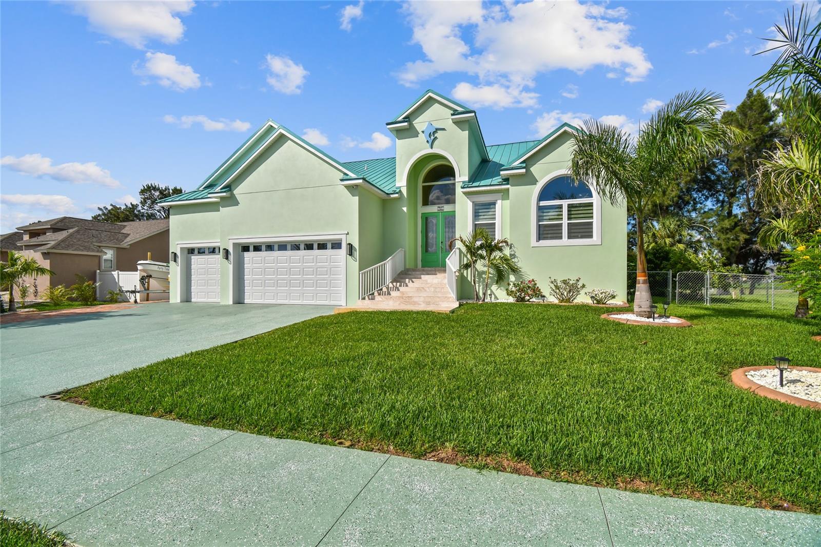 711 EAGLE LN, APOLLO BEACH, FL, 33572