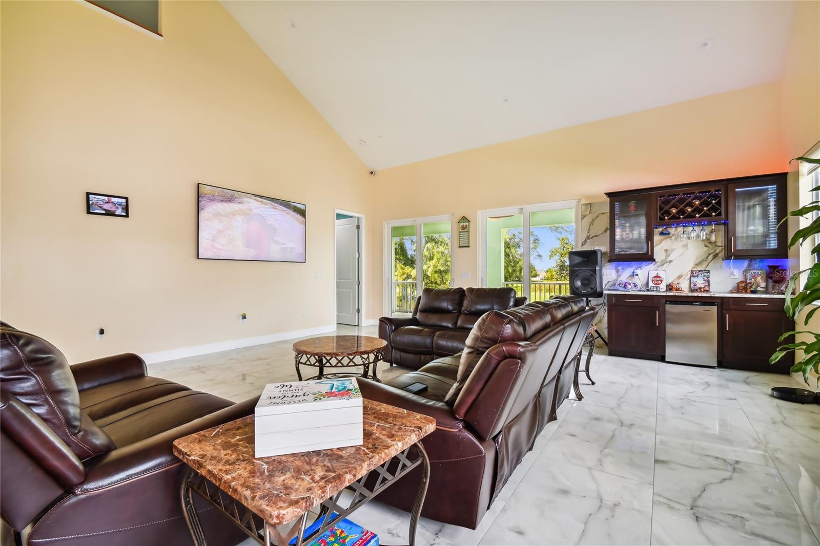 711 EAGLE LN, APOLLO BEACH, FL, 33572