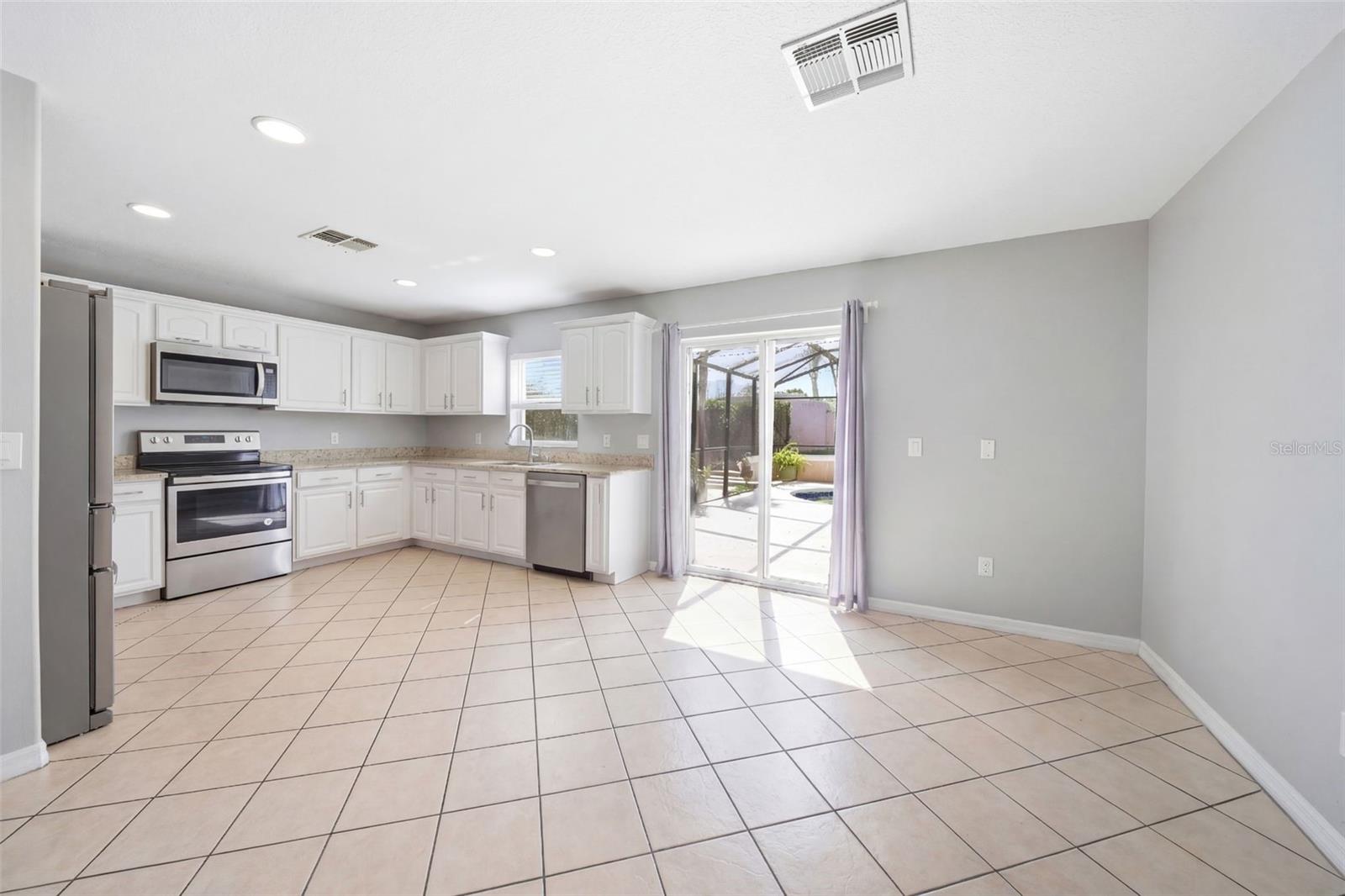 411 ROBIN RD, DAVENPORT, FL, 33896