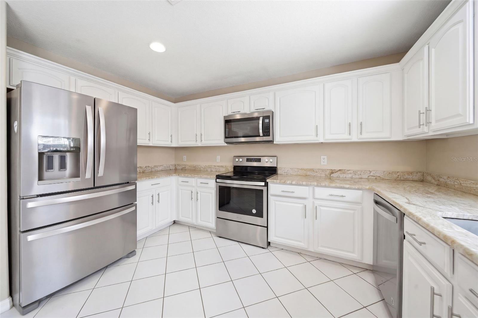 411 ROBIN RD, DAVENPORT, FL, 33896