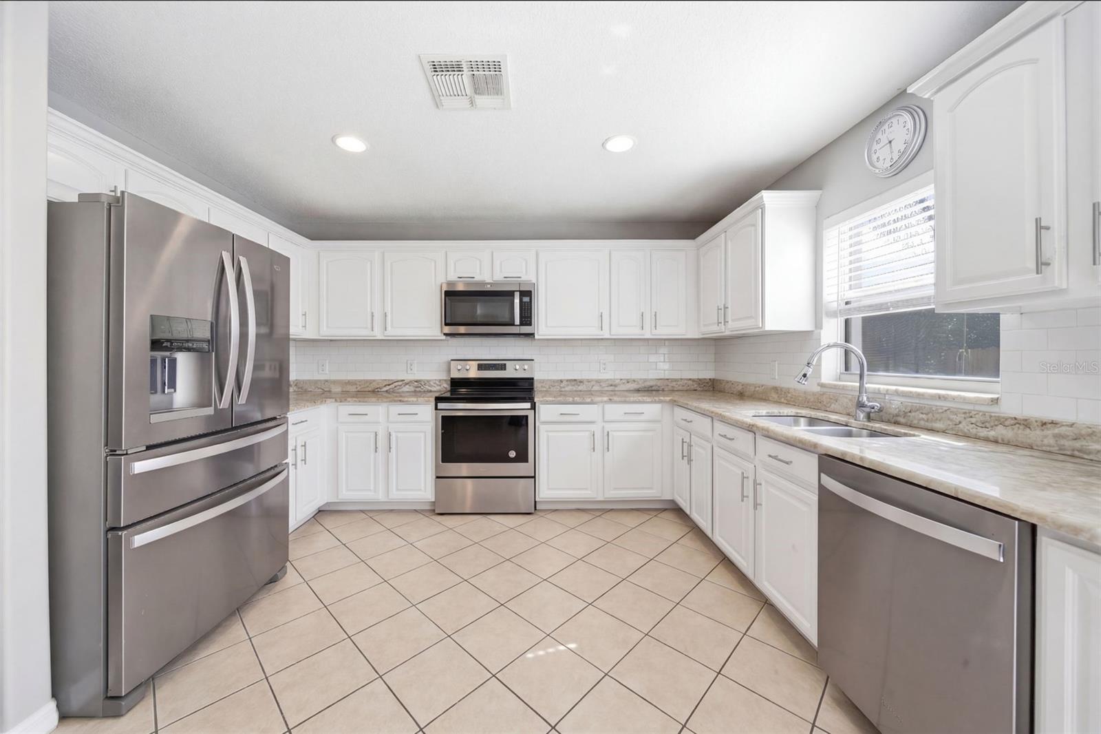 411 ROBIN RD, DAVENPORT, FL, 33896
