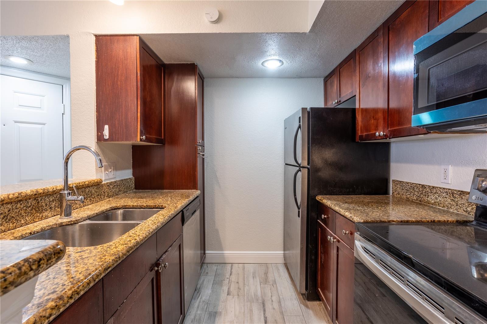 5156 CONROY RD #16, ORLANDO, FL, 32811