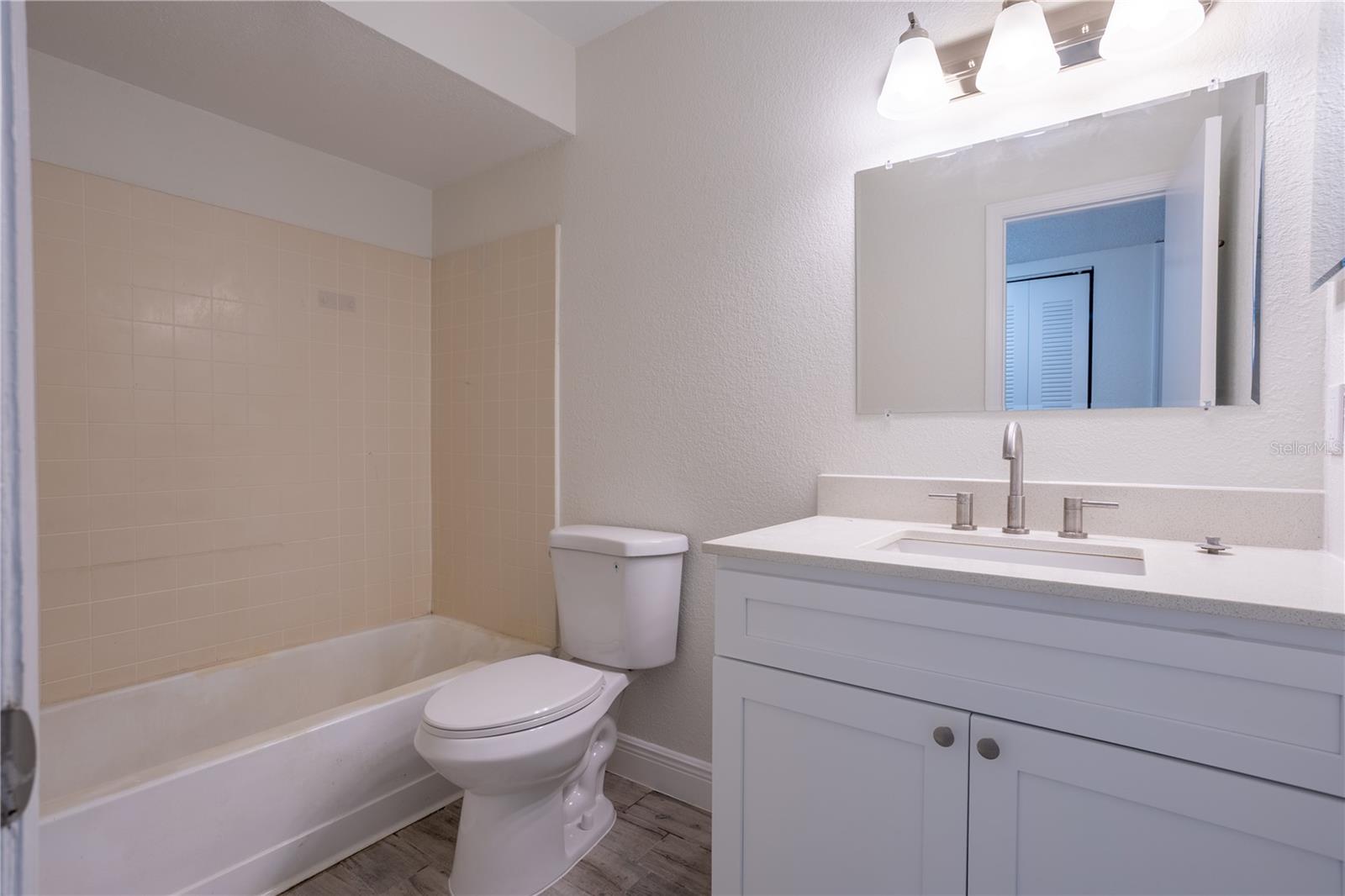 5156 CONROY RD #16, ORLANDO, FL, 32811