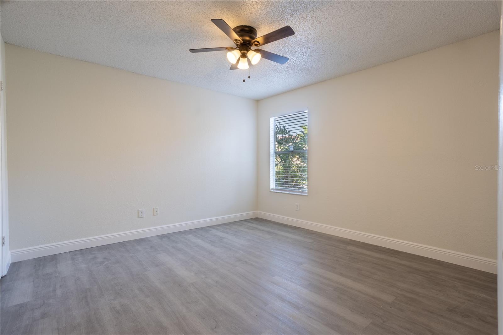 5156 CONROY RD #16, ORLANDO, FL, 32811