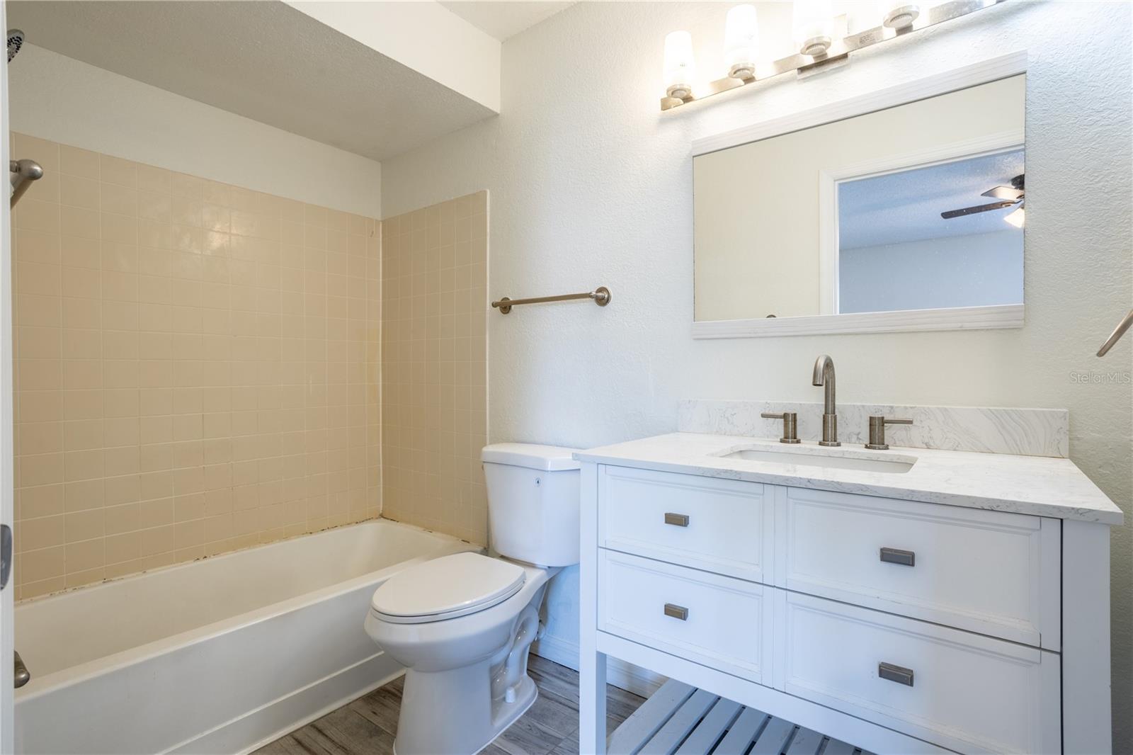 5156 CONROY RD #16, ORLANDO, FL, 32811