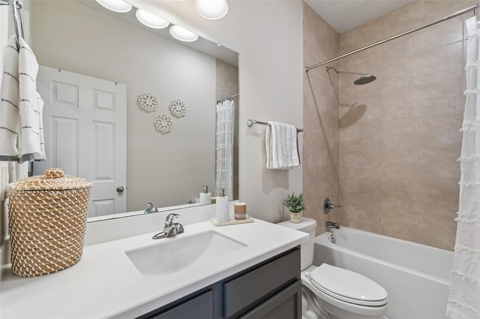 4910 LAKESHORE OAKS CT, TAMPA, FL, 33624