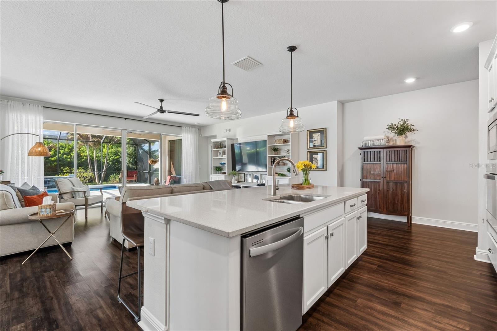4910 LAKESHORE OAKS CT, TAMPA, FL, 33624