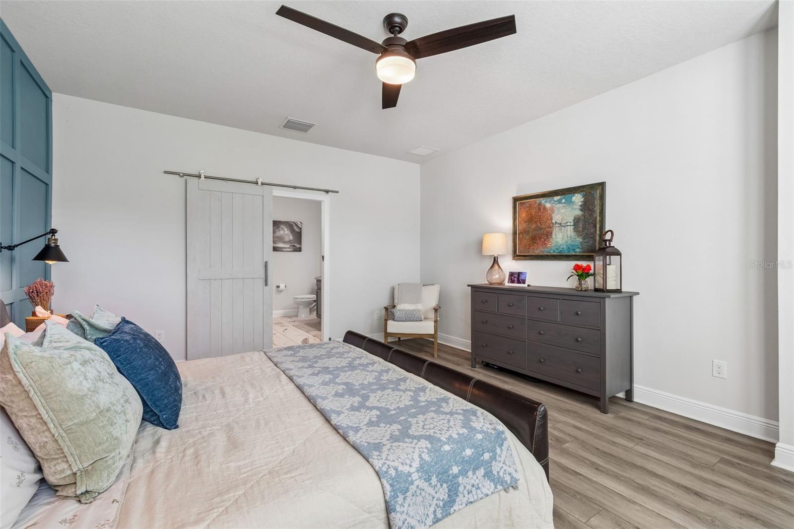 4910 LAKESHORE OAKS CT, TAMPA, FL, 33624