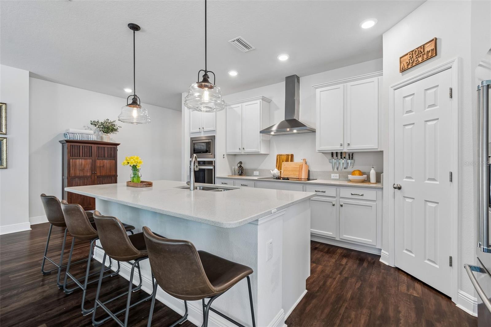 4910 LAKESHORE OAKS CT, TAMPA, FL, 33624