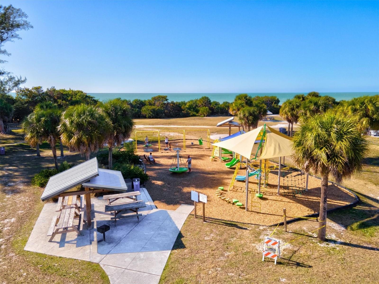 1312 TWIN LAKES AVE, NOKOMIS, FL, 34275