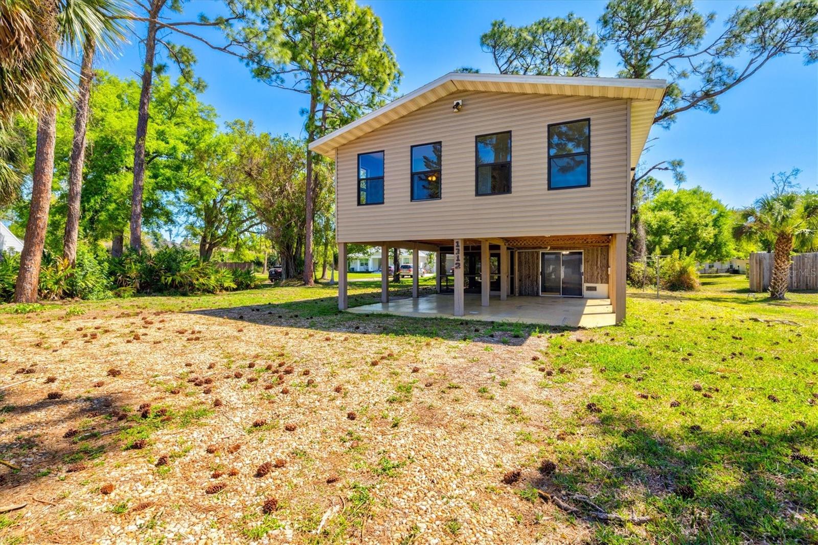 1312 TWIN LAKES AVE, NOKOMIS, FL, 34275