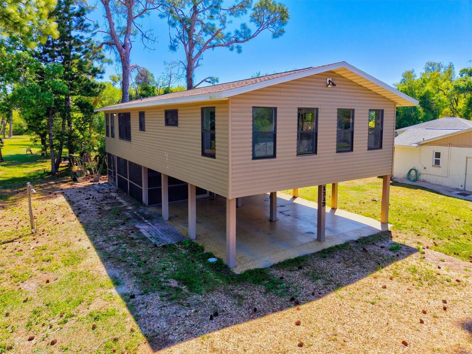 1312 TWIN LAKES AVE, NOKOMIS, FL, 34275