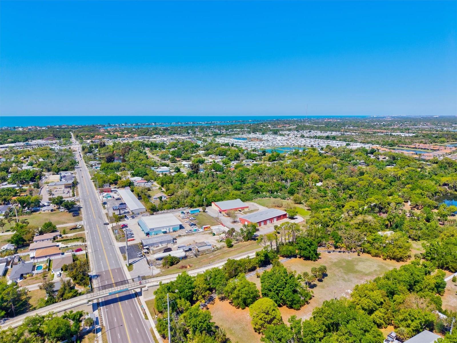 1312 TWIN LAKES AVE, NOKOMIS, FL, 34275