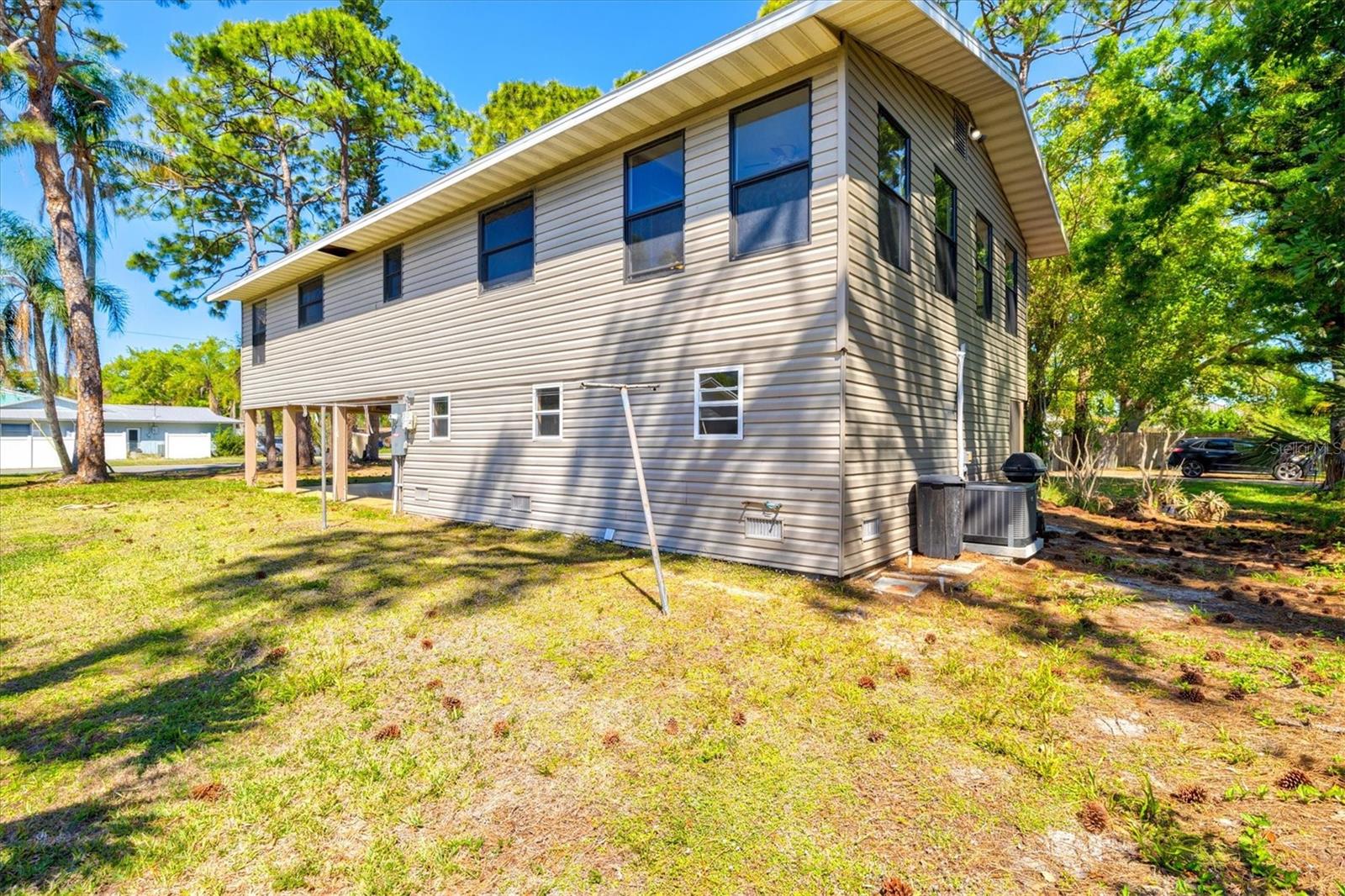 1312 TWIN LAKES AVE, NOKOMIS, FL, 34275