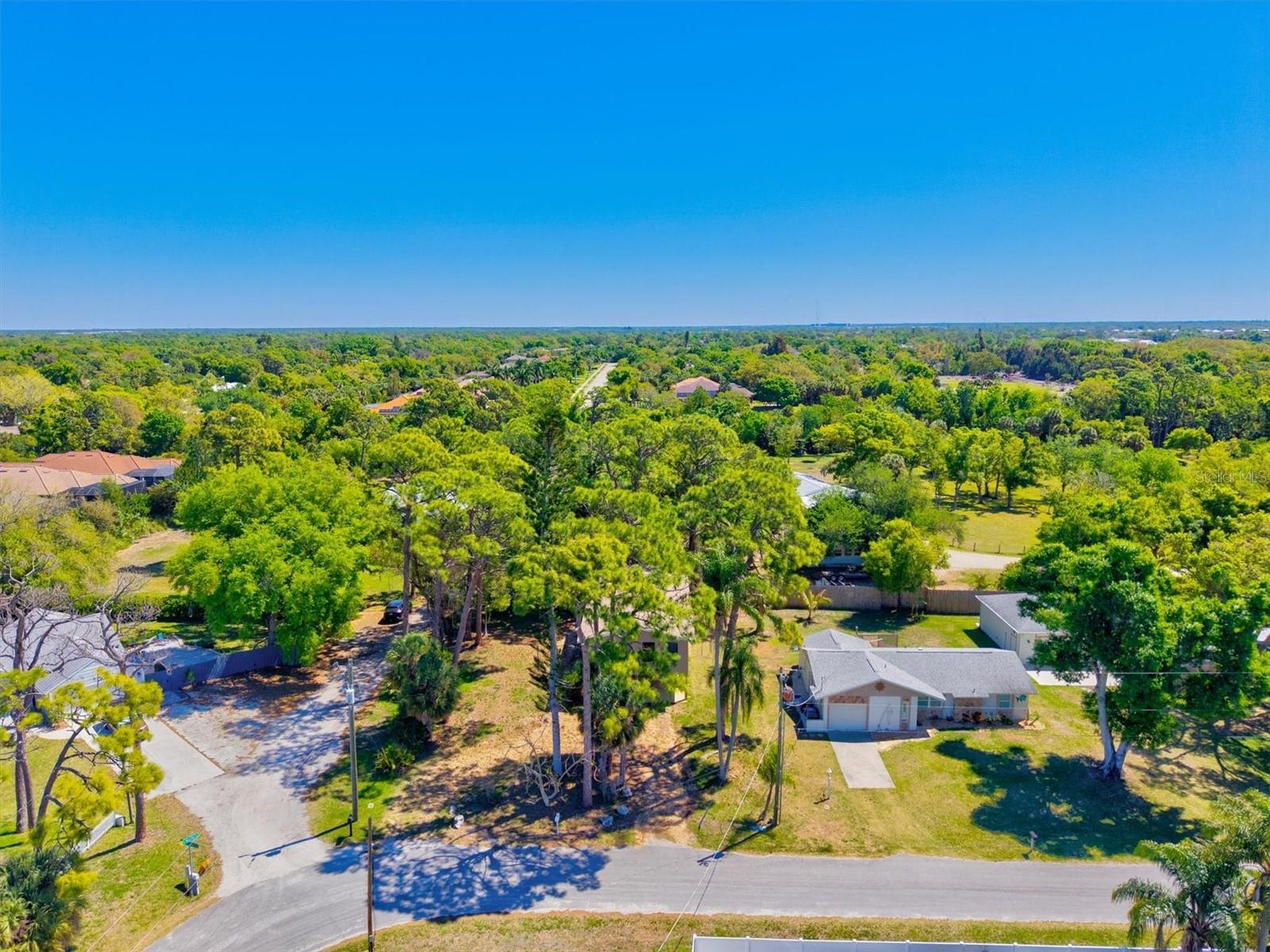 1312 TWIN LAKES AVE, NOKOMIS, FL, 34275